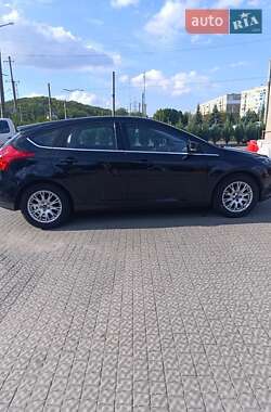 Хэтчбек Ford Focus 2011 в 