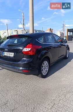 Хэтчбек Ford Focus 2011 в 