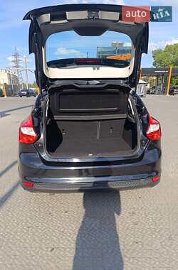 Хэтчбек Ford Focus 2011 в 