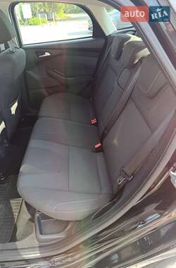 Хэтчбек Ford Focus 2011 в 