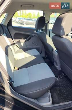 Хэтчбек Ford Focus 2010 в 