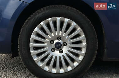 Хэтчбек Ford Focus 2009 в 