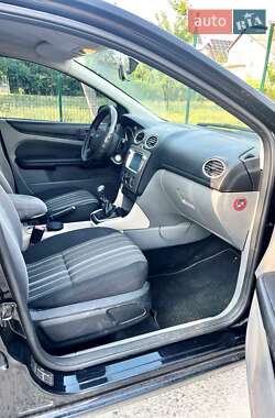 Хэтчбек Ford Focus 2011 в 