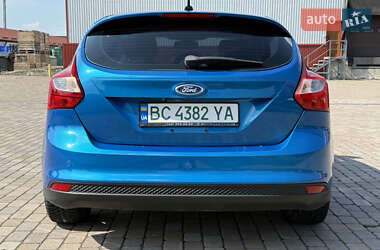 Хэтчбек Ford Focus 2012 в 
