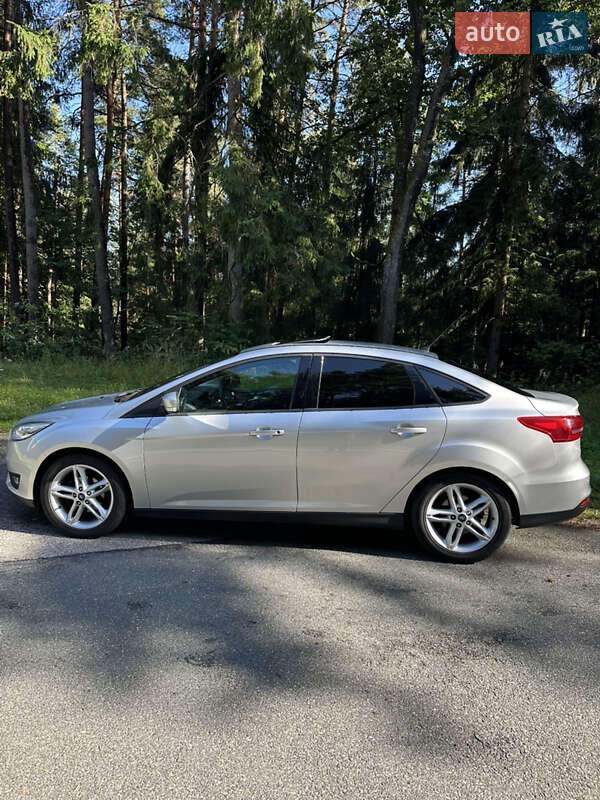 Седан Ford Focus 2016 в 