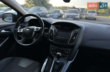 Хэтчбек Ford Focus 2012 в 