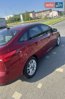 Седан Ford Focus 2015 в 