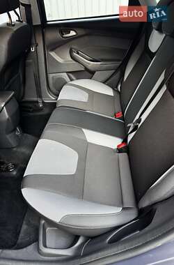 Хэтчбек Ford Focus 2011 в 
