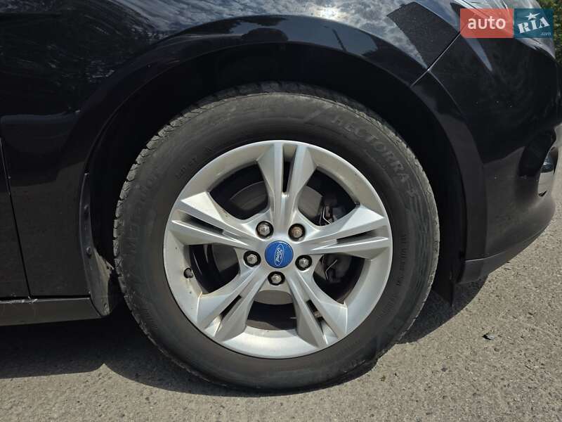 Хэтчбек Ford Focus 2011 в Полтаве фото 12 Хэтчбек Ford Focus 2011 в Полтаве