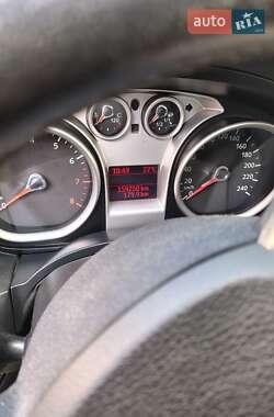 Хэтчбек Ford Focus 2011 в 