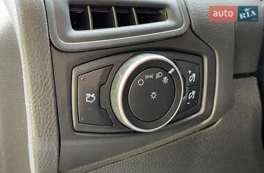 Хэтчбек Ford Focus 2015 в 