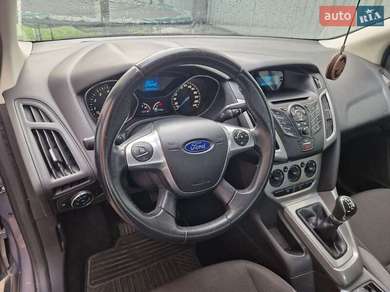 Седан Ford Focus 2013 в Киеве фото 13 Седан Ford Focus 2013 в Киеве