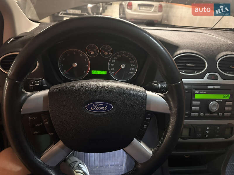 Хэтчбек Ford Focus 2005 в Ужгороде