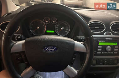 Хэтчбек Ford Focus 2005 в 