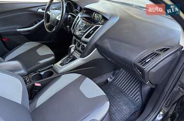 Хэтчбек Ford Focus 2012 в 