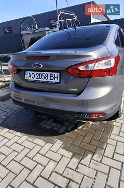 Седан Ford Focus 2014 в 