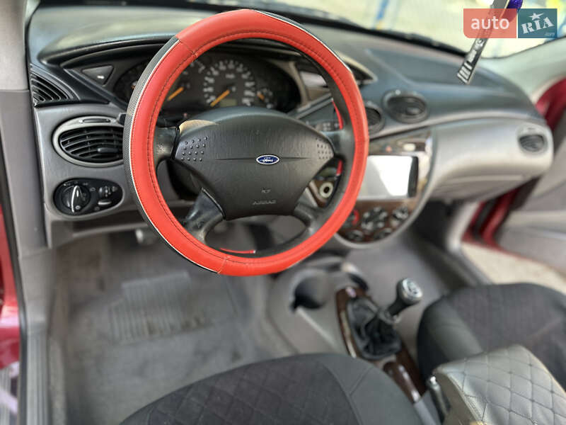 Седан Ford Focus 2000 в Черновцах