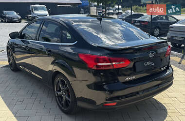 Седан Ford Focus 2015 в 