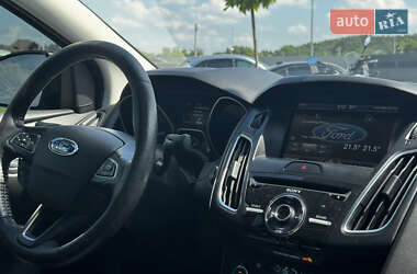 Седан Ford Focus 2015 в 