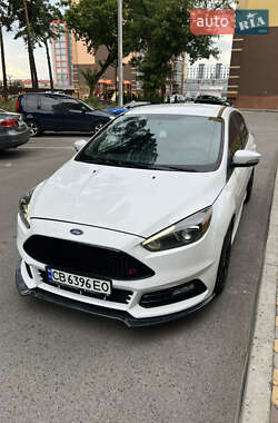 Хэтчбек Ford Focus 2016 в Чернигове