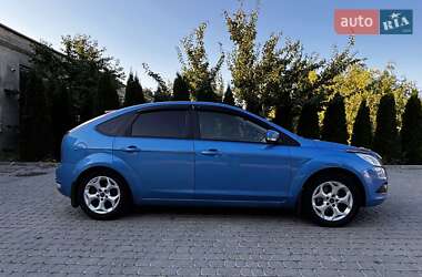 Хэтчбек Ford Focus 2010 в 