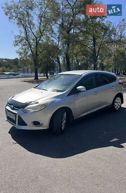 Хэтчбек Ford Focus 2011 в 