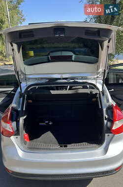 Хэтчбек Ford Focus 2011 в 