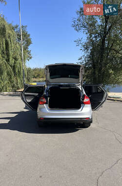 Хэтчбек Ford Focus 2011 в 