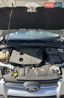 Хэтчбек Ford Focus 2011 в 