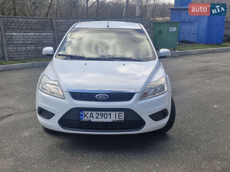 Хэтчбек Ford Focus 2011 в Житомире