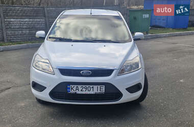 Хэтчбек Ford Focus 2011 в 