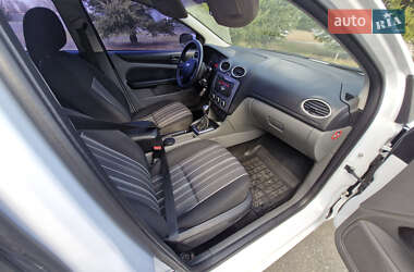 Хэтчбек Ford Focus 2011 в 