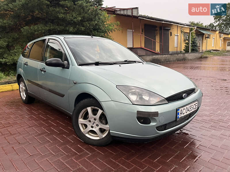 Хэтчбек Ford Focus 1999 в 