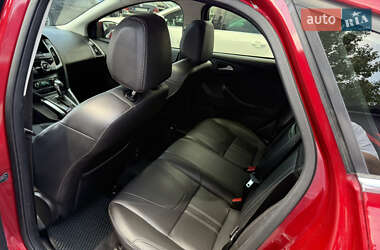 Хетчбек Ford Focus 2012 в 