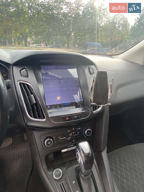 Седан Ford Focus 2015 в Кривом Роге