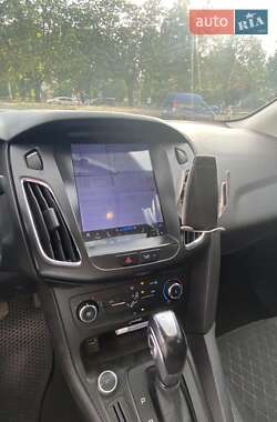 Седан Ford Focus 2015 в 