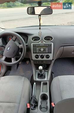 Хэтчбек Ford Focus 2006 в 