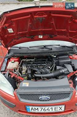 Хэтчбек Ford Focus 2006 в 
