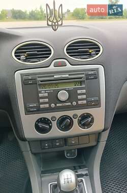 Хэтчбек Ford Focus 2006 в 