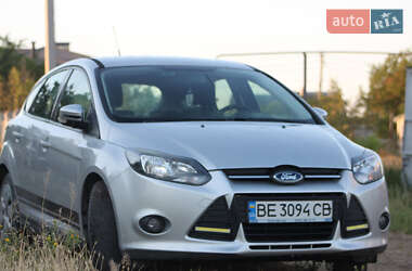 Хэтчбек Ford Focus 2012 в 