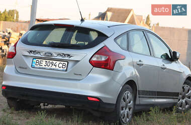 Хэтчбек Ford Focus 2012 в 