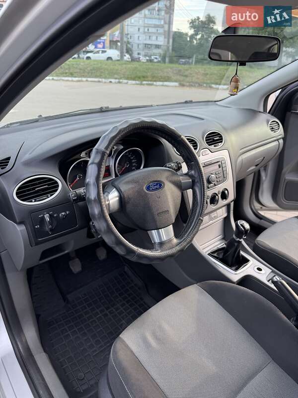 Хэтчбек Ford Focus 2010 в Сумах