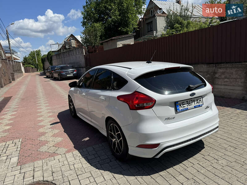 Хетчбек Ford Focus 2015 в Дніпрі