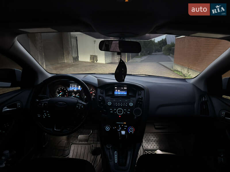 Хетчбек Ford Focus 2015 в Дніпрі