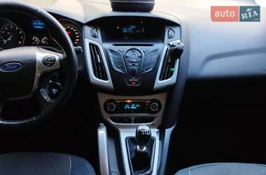 Хэтчбек Ford Focus 2013 в 