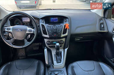 Хэтчбек Ford Focus 2012 в 