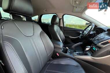Хэтчбек Ford Focus 2012 в 