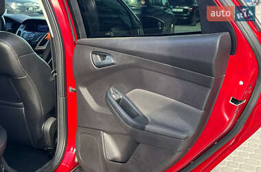 Хэтчбек Ford Focus 2012 в 