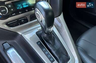 Хэтчбек Ford Focus 2012 в 