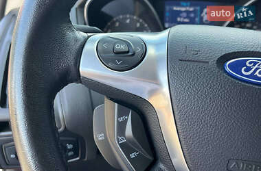 Хэтчбек Ford Focus 2012 в 